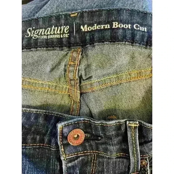 Levi Signature Modern Boot Cut 30/34 Womens Medium Denim - Picture 2 of 8